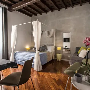 Near Trevi Fountain Apartment